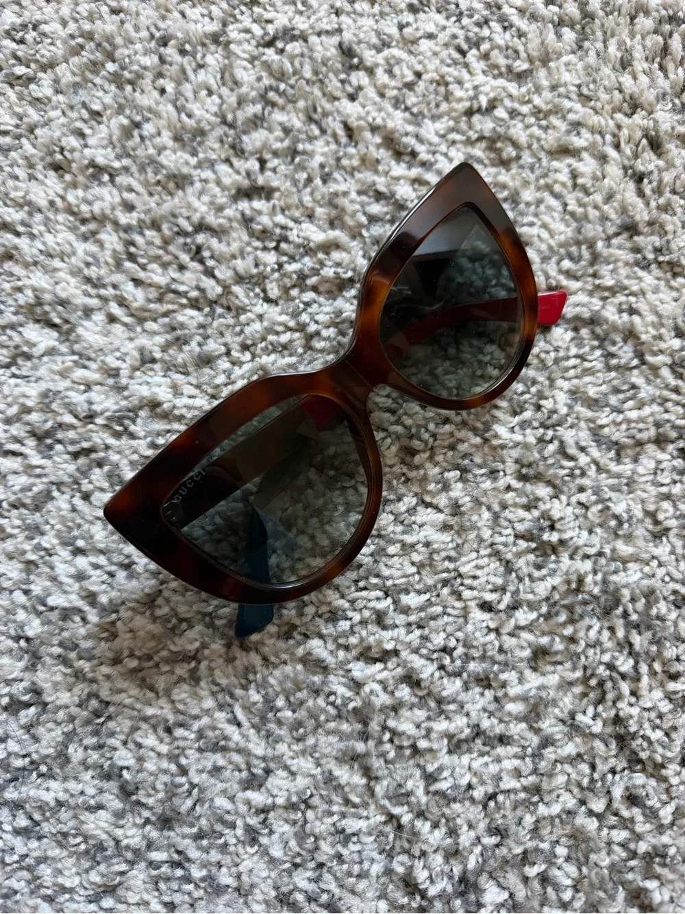 Gucci Cateye Tortoise Sunglasses with Satin Drawstring Pouch